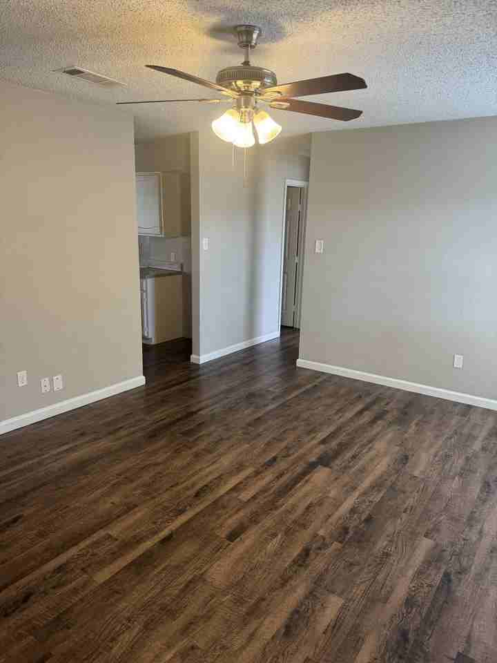 2465 Chadwick Dr - Photo 2 of 16