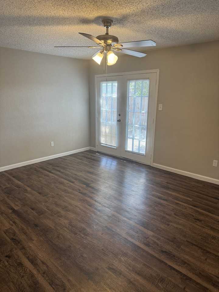 2465 Chadwick Dr - Photo 3 of 16