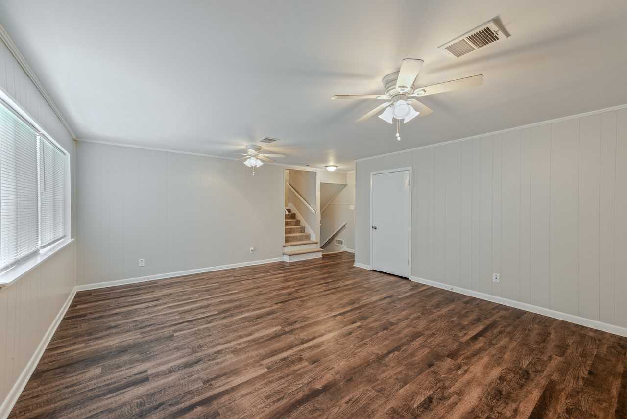 412 Del Rio Dr - Photo 3 of 16