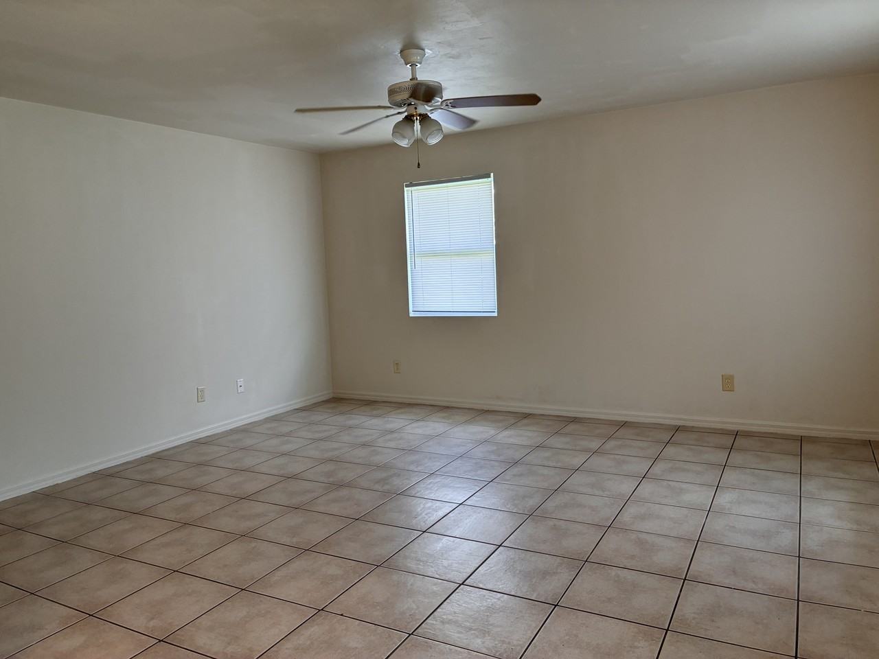 2624 Jean Marie Ct - Photo 2 of 7