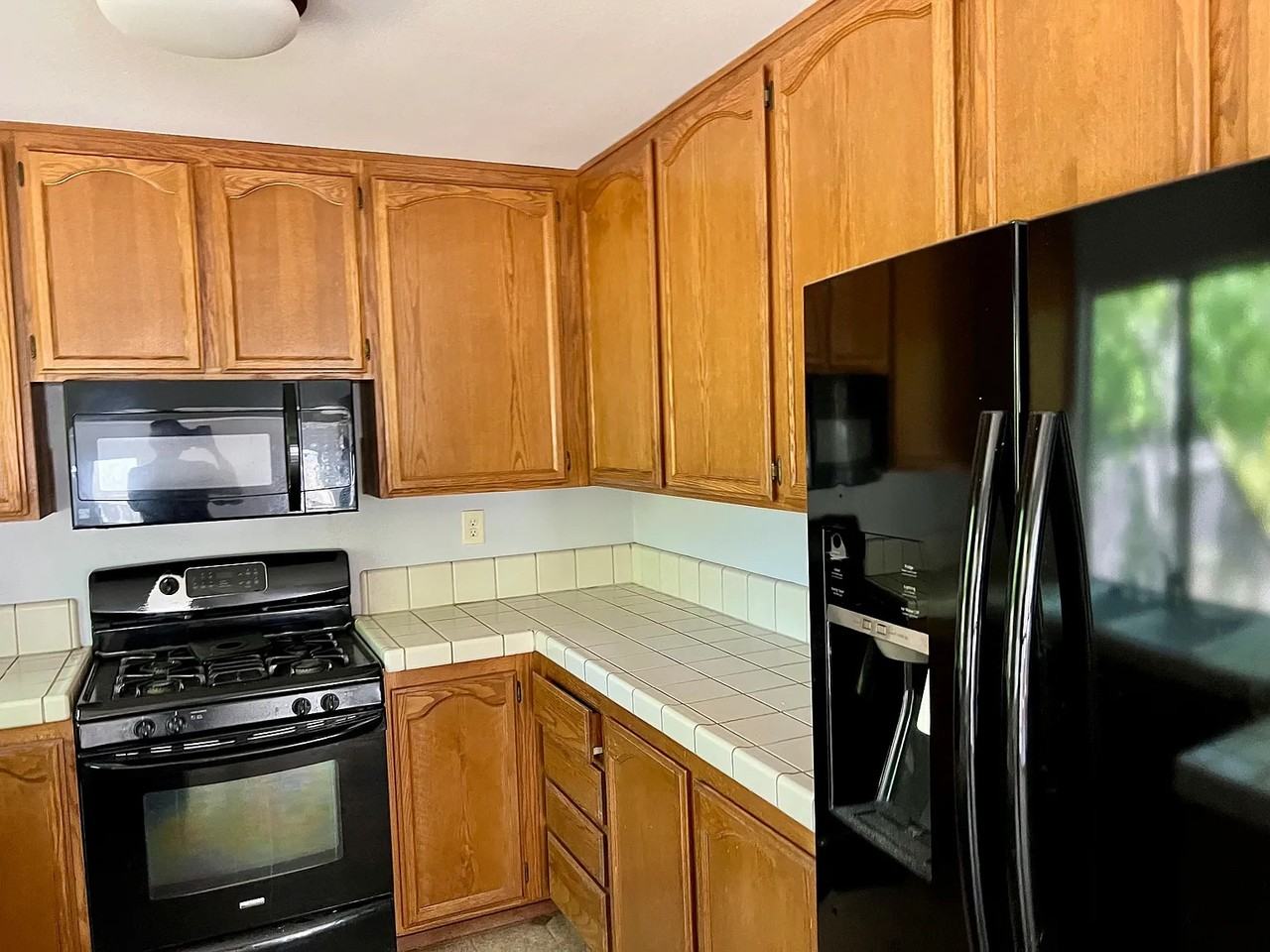 1011 Haman Way - Photo 2 of 14