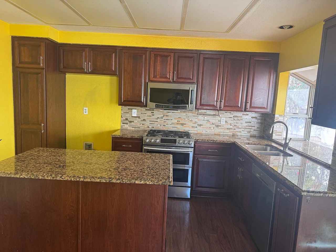 779 Fuchsia St - Photo 3 of 24