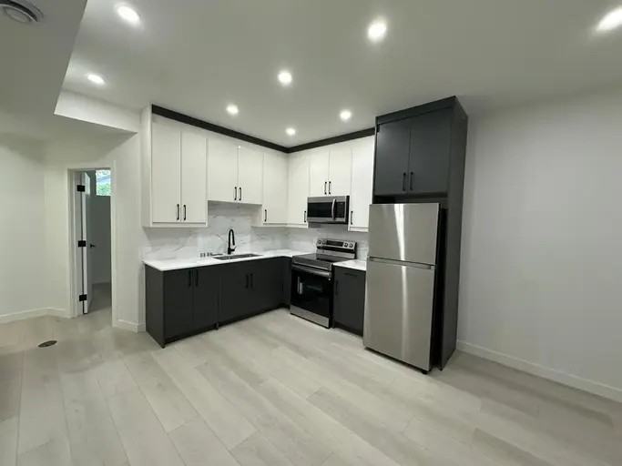 633A Rosedale Ave #A - Photo 2 of 11