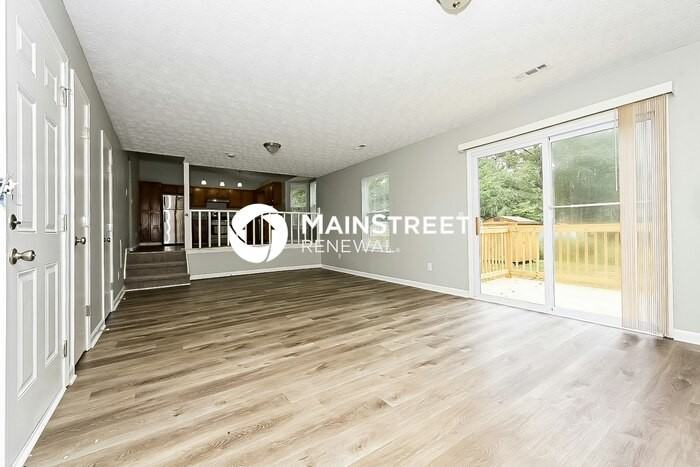 3042 Medina Dr - Photo 3 of 17