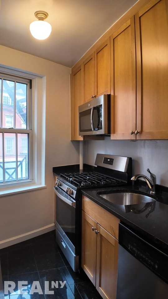 Jane St #3E - Photo 2 of 3