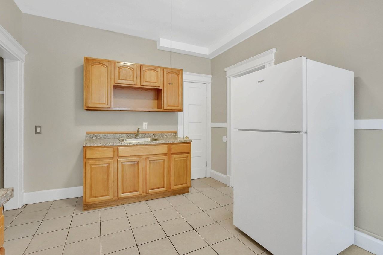 144 White Street - Photo 3 of 29