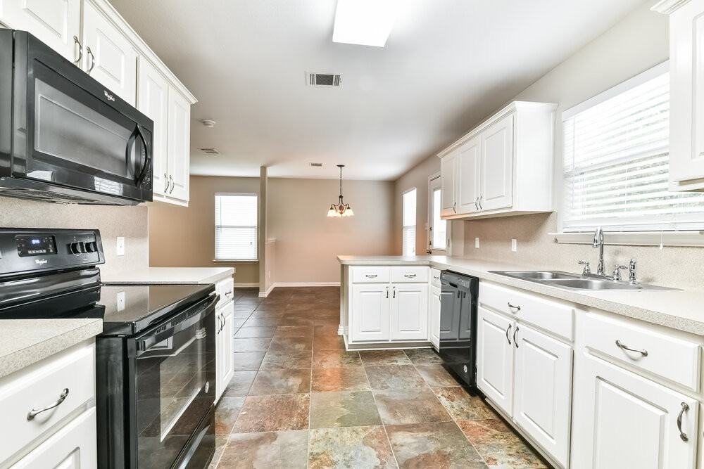 4722 San Antonio River Dr - Photo 6 of 15