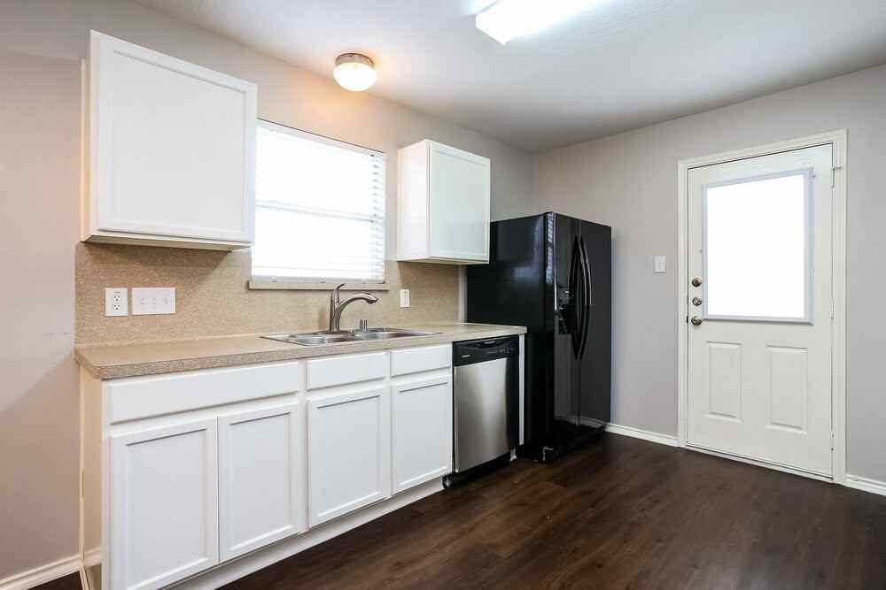 20106 Leafpark Ln - Photo 6 of 15