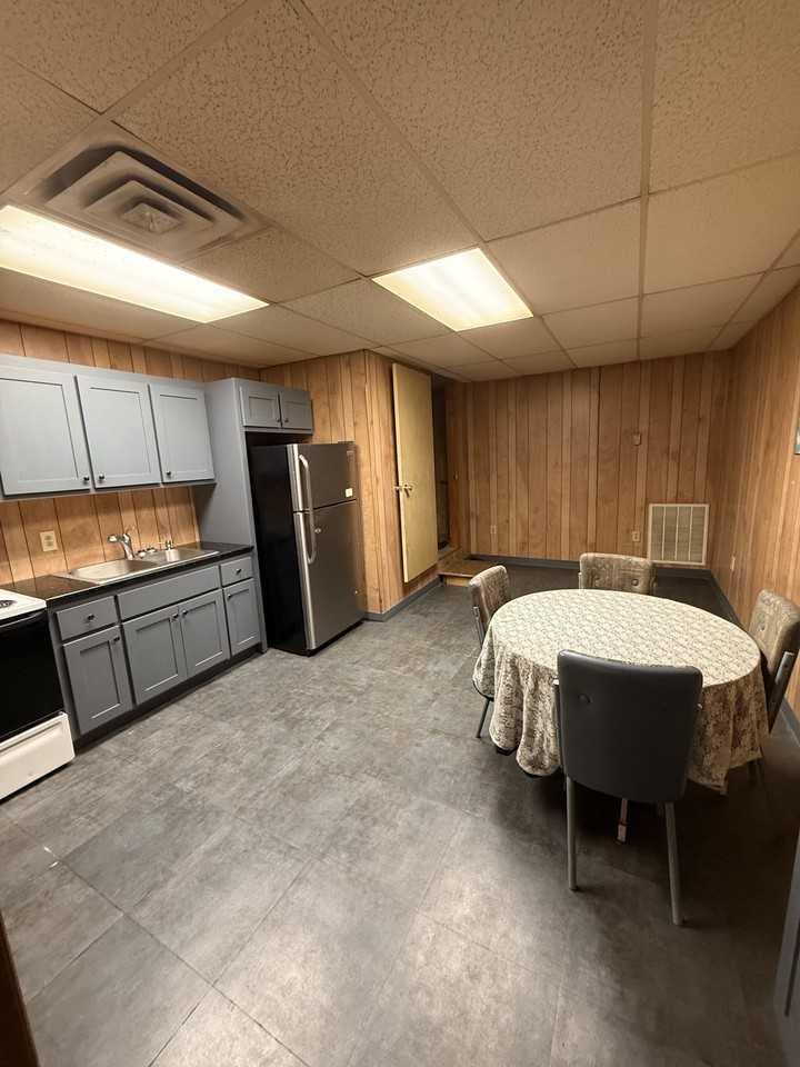 East Commerce Street Apartments and Shop - Photo 4 of 4