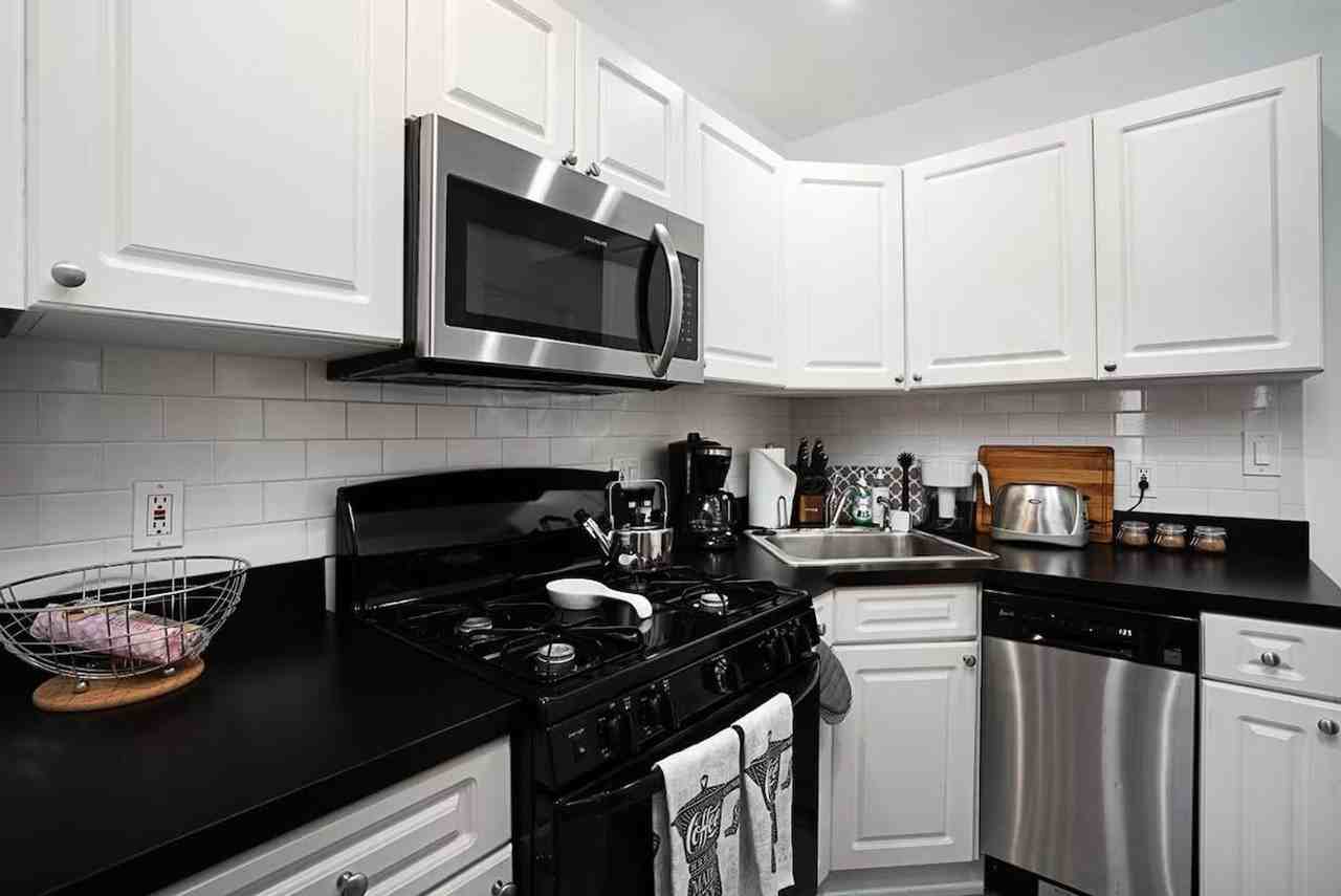 2025 2nd Ave #1031974P - Photo 4 of 20