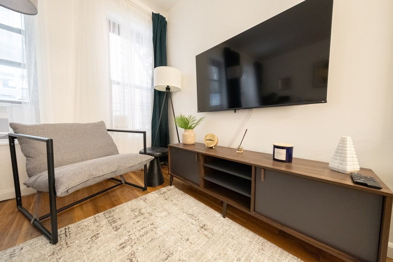 305 E 95th St #1031998P - Photo 2 of 35