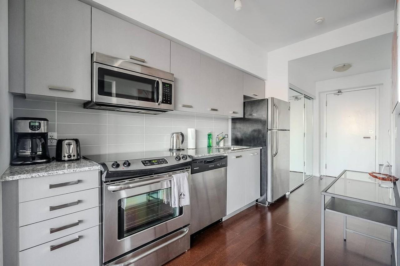 76 Grenville Street #1037025P - Photo 6 of 17