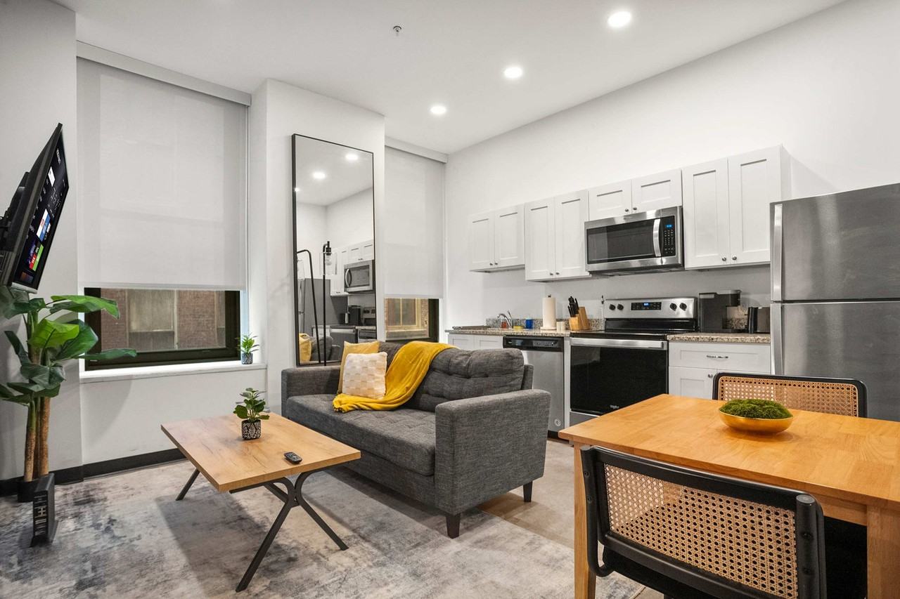 209 9th St #1376601P - Photo 2 of 13