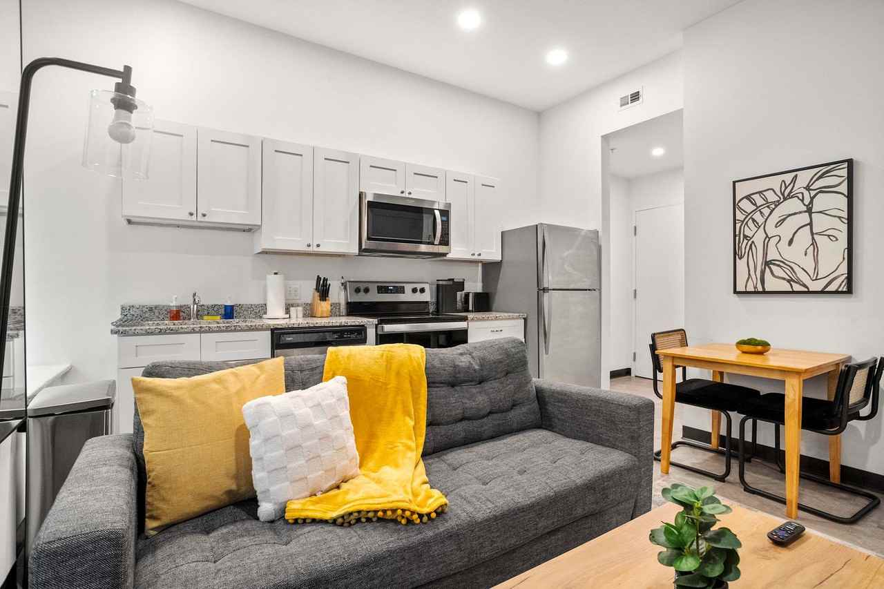 209 9th St #1376601P - Photo 4 of 13