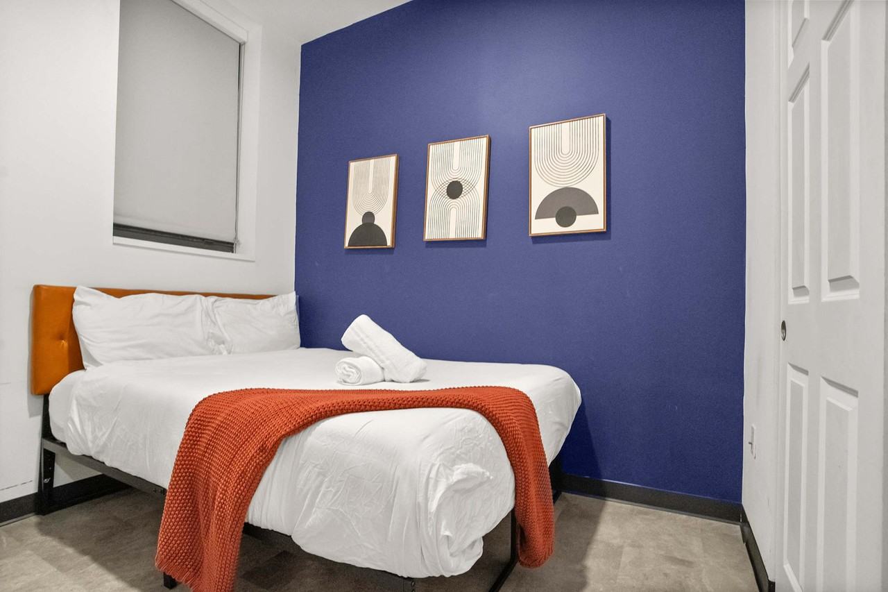 209 9th St #1376601P - Photo 5 of 13