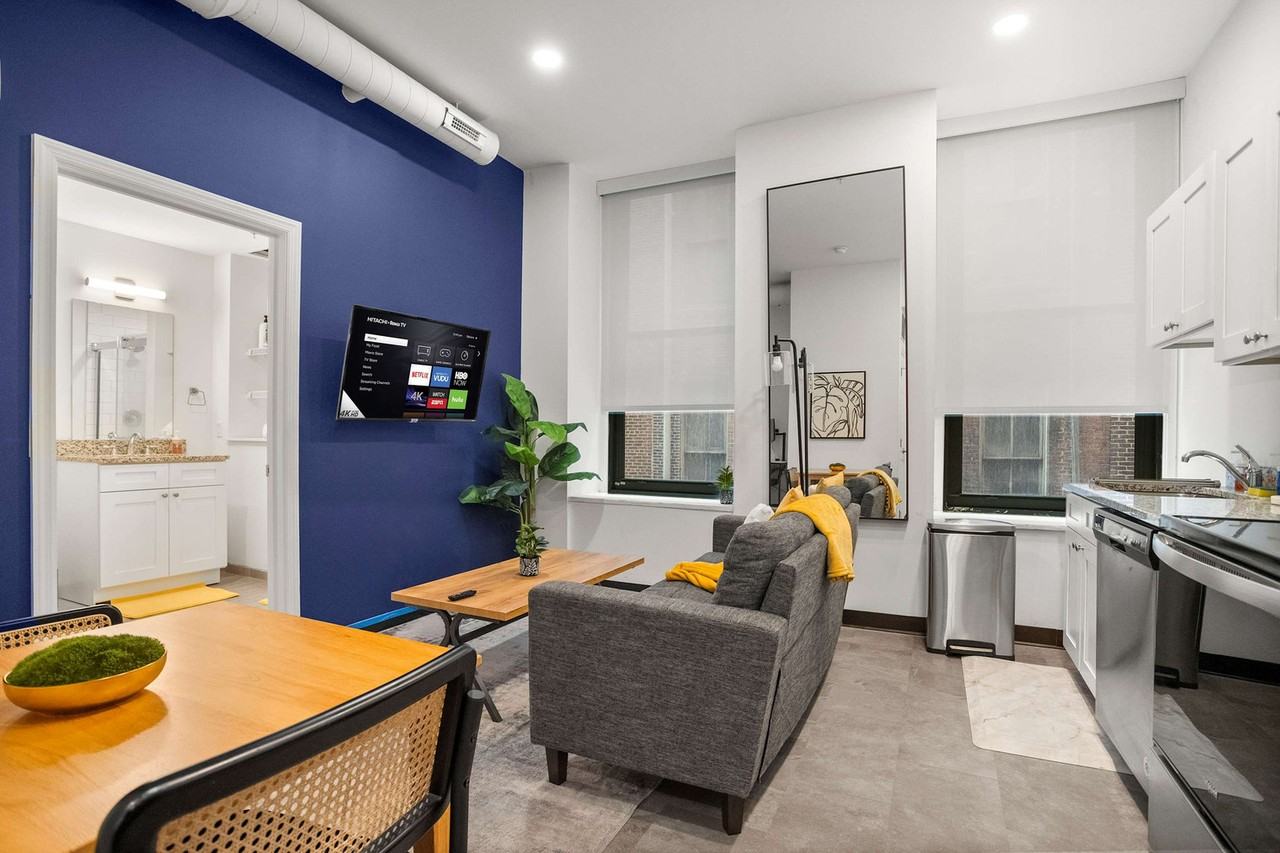 209 9th St #1376601P - Photo 3 of 13