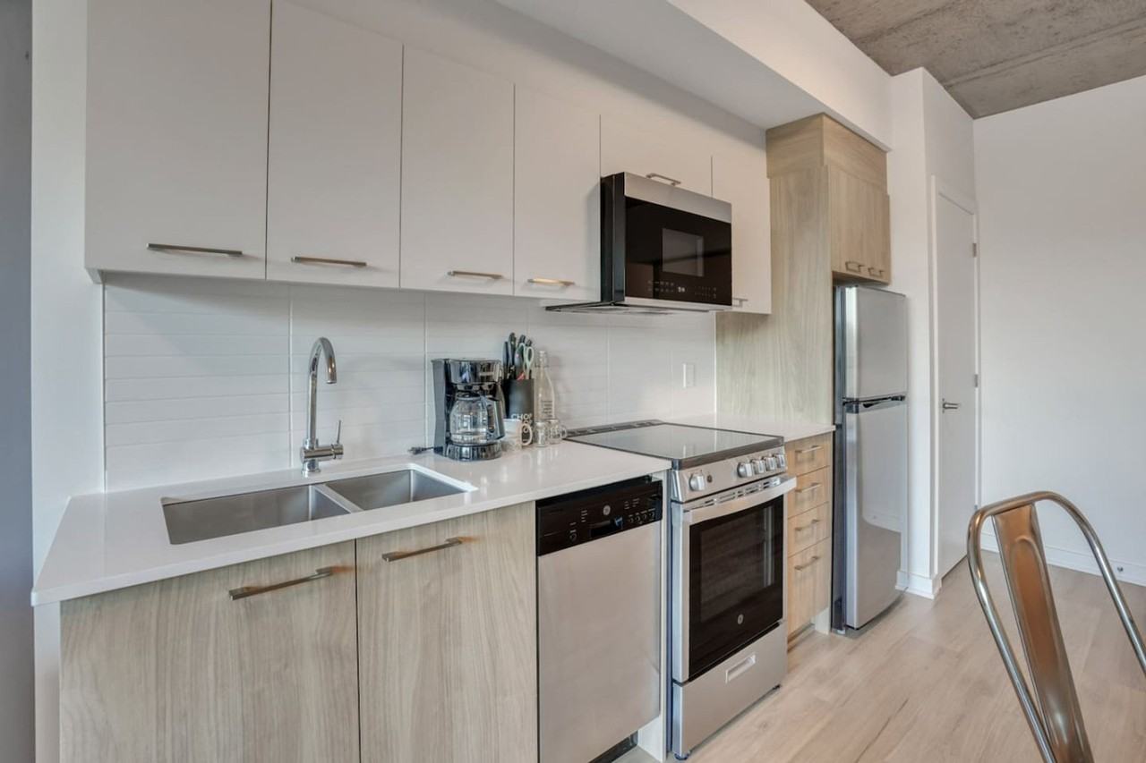 36 Robinson Ave #1223073P - Photo 2 of 12