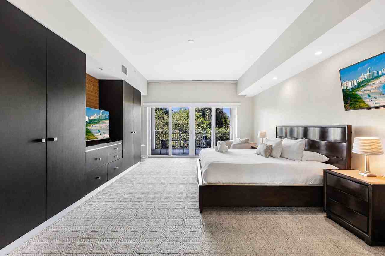 5300 Northwest 87th Avenue - Photo 2 of 49