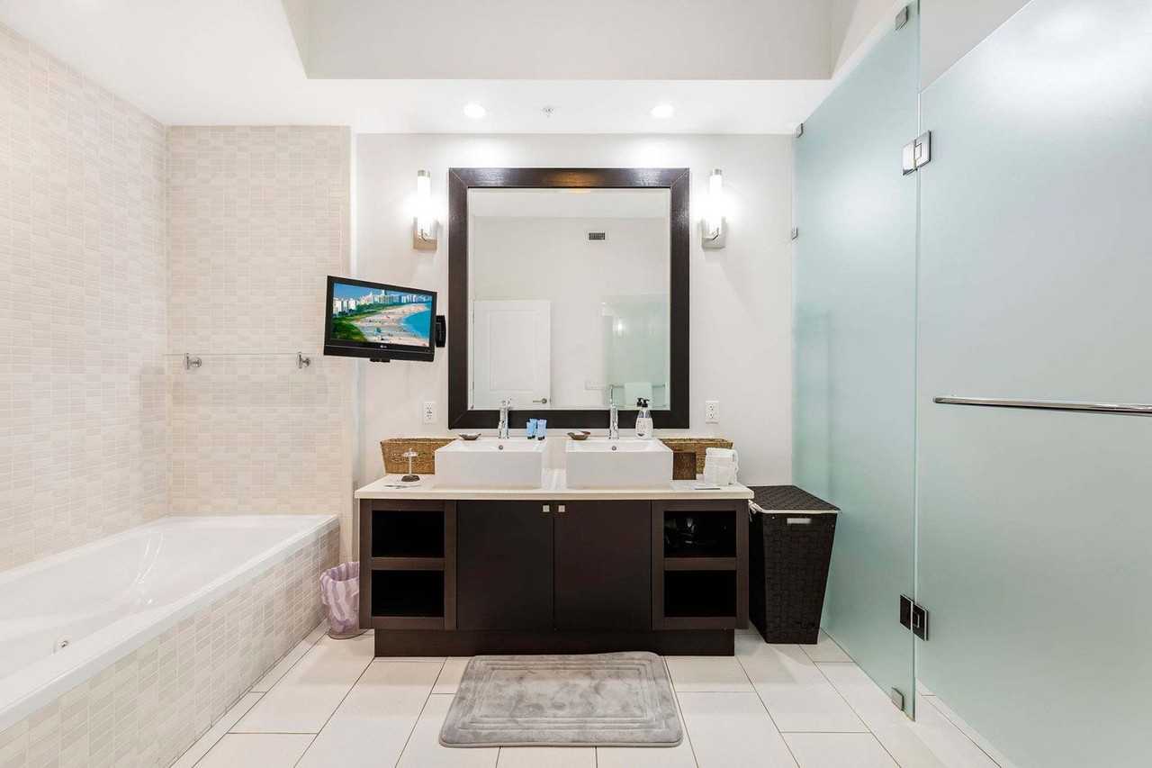 5300 Northwest 87th Avenue - Photo 3 of 49