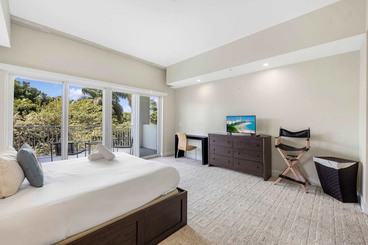 5300 Northwest 87th Avenue - Photo 5 of 49