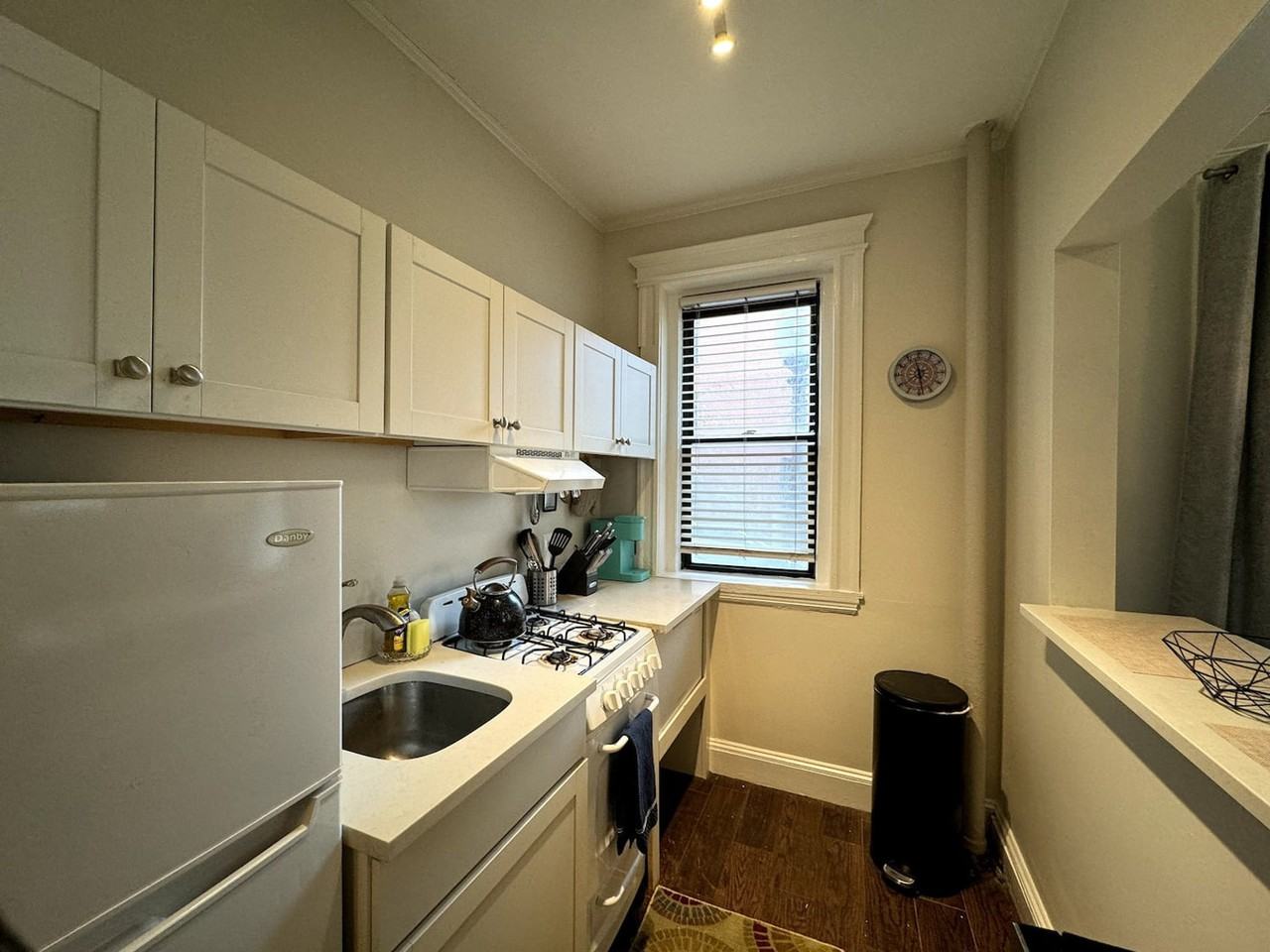 16 Saint George St #1238075P - Photo 5 of 9