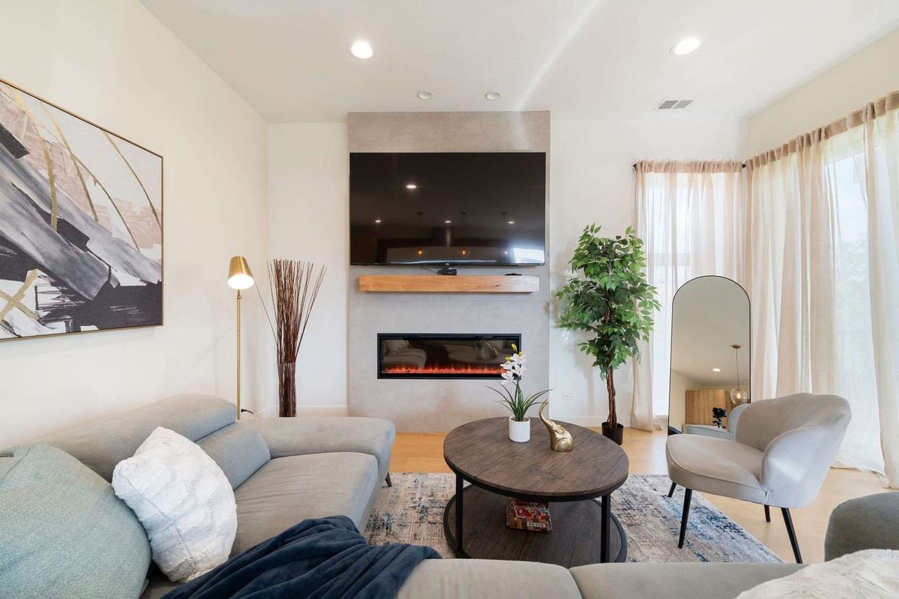 2110 West Washington Boulevard - Photo 2 of 120