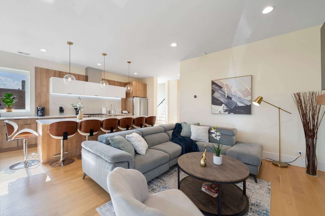 2110 West Washington Boulevard - Photo 3 of 120