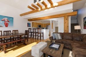 featured image of 7 Saddle Ridge Rd