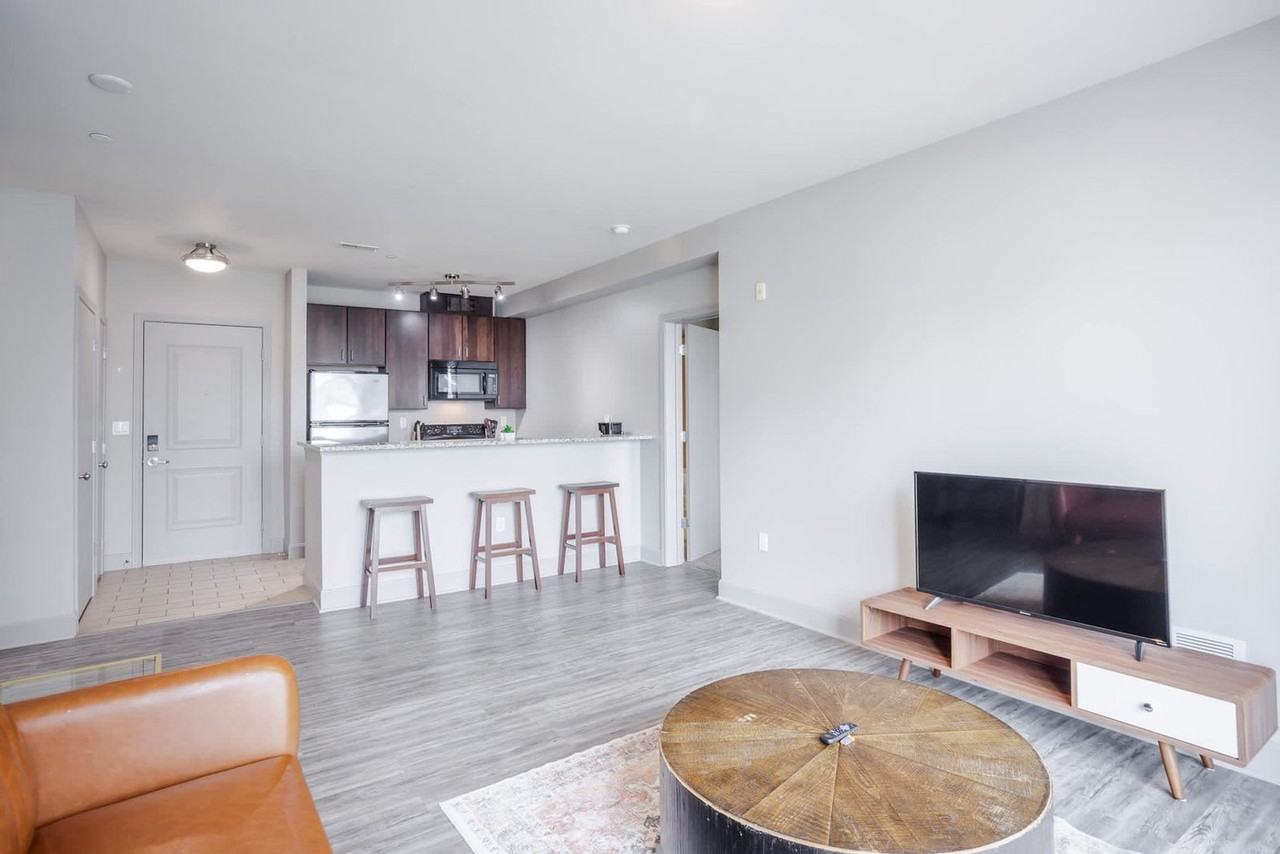 121 E Freedom Way #1439240P - Photo 4 of 38