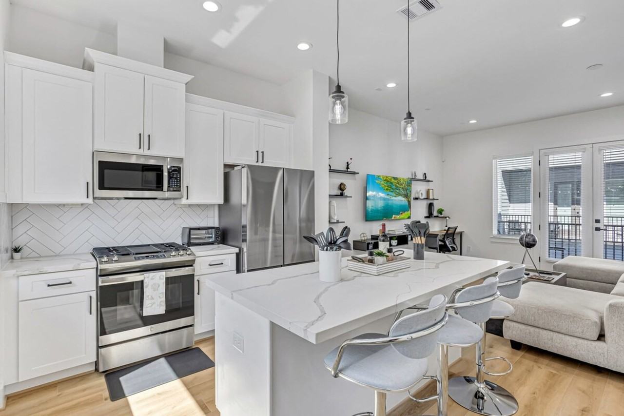 3020 Live Oak St #1257713P - Photo 2 of 37