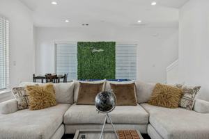 featured image of 3020 Live Oak St