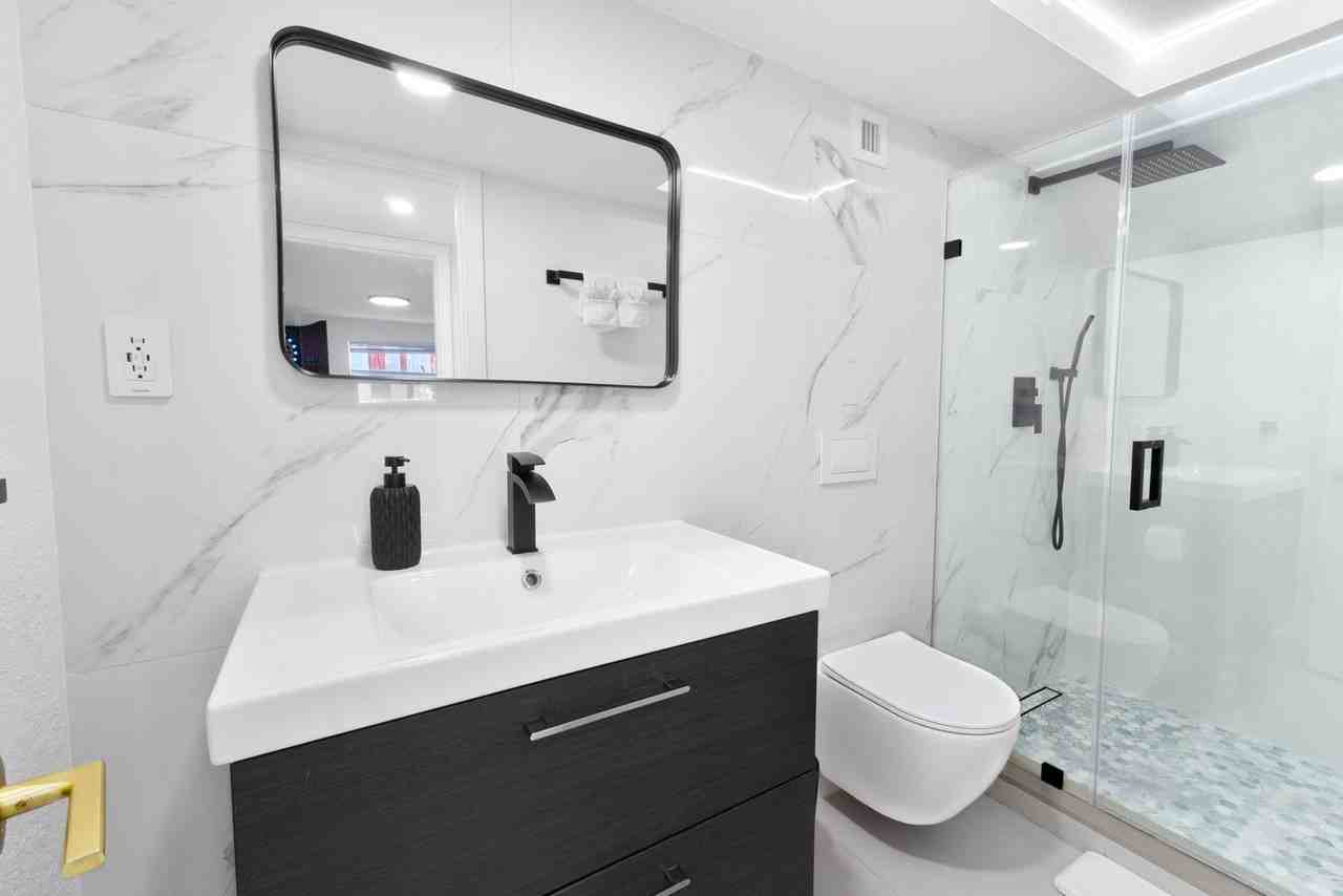 1070 Northwest 193rd Street - Photo 4 of 58