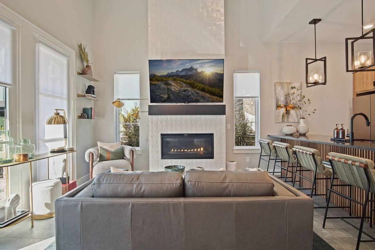 225 W 1st St #1259094P - Photo 2 of 50