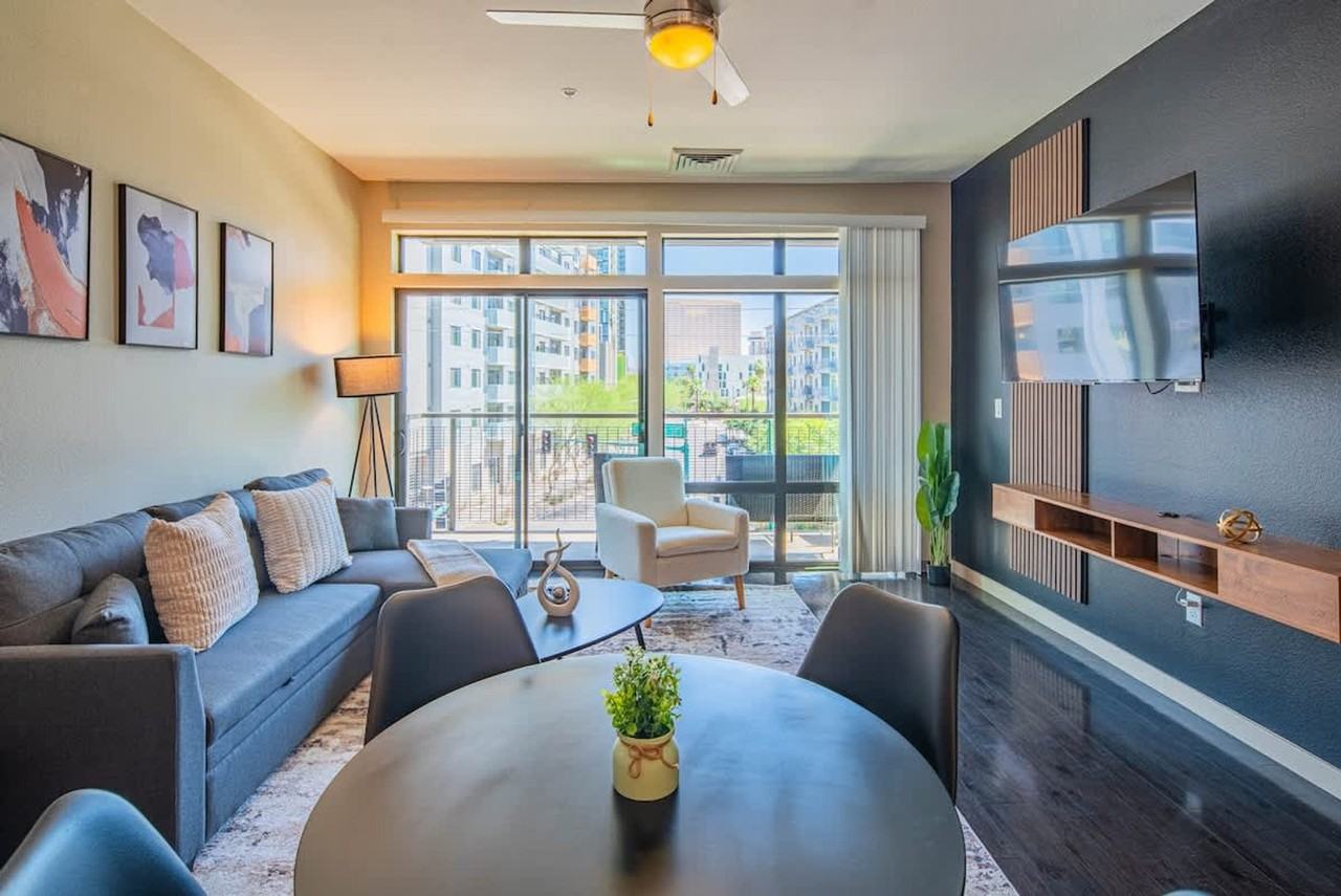 290 E Roosevelt St #1263031P - Photo 2 of 29