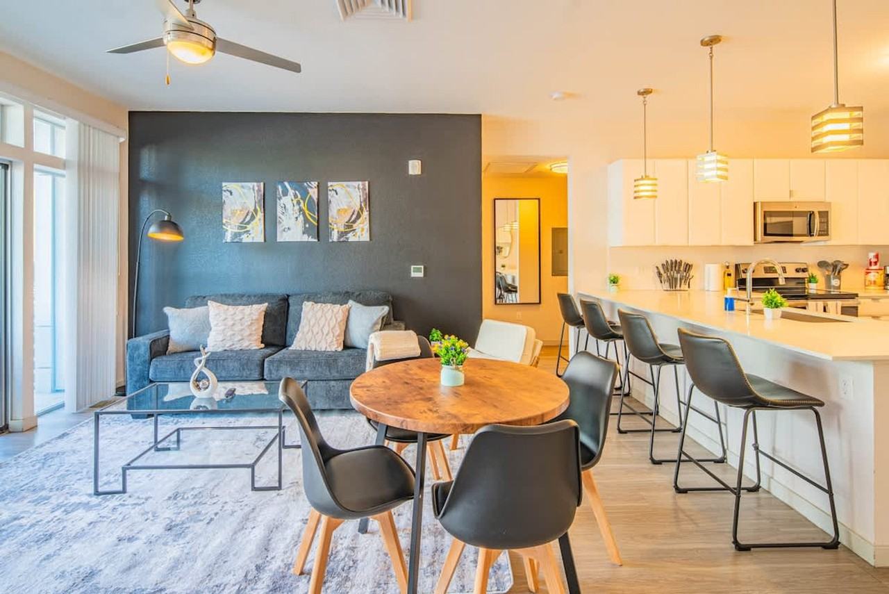 914 N 3rd St #1263056P - Photo 3 of 34