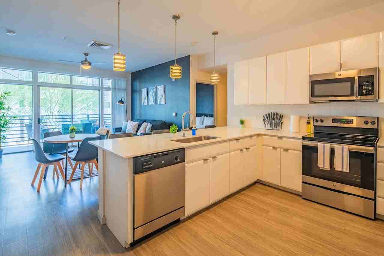 914 N 3rd St #1263056P - Photo 6 of 34