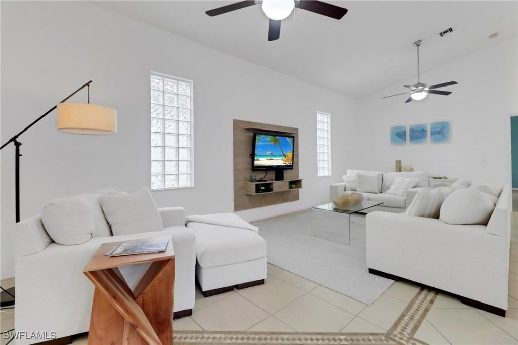 9521 Mariners Cove Ln - Photo 3 of 35