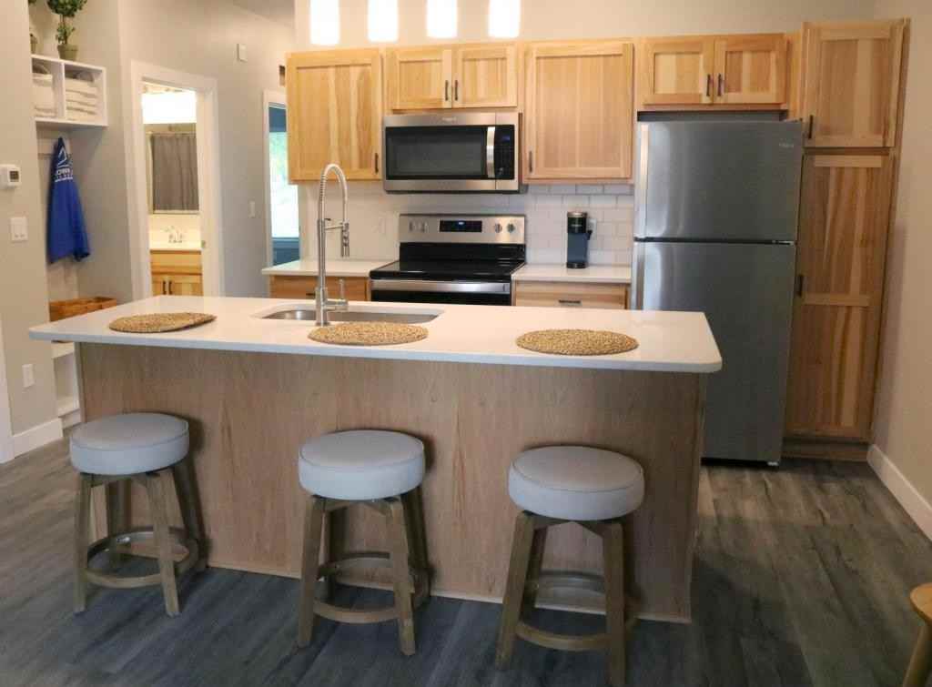 630 W 5th St - Photo 2 of 20