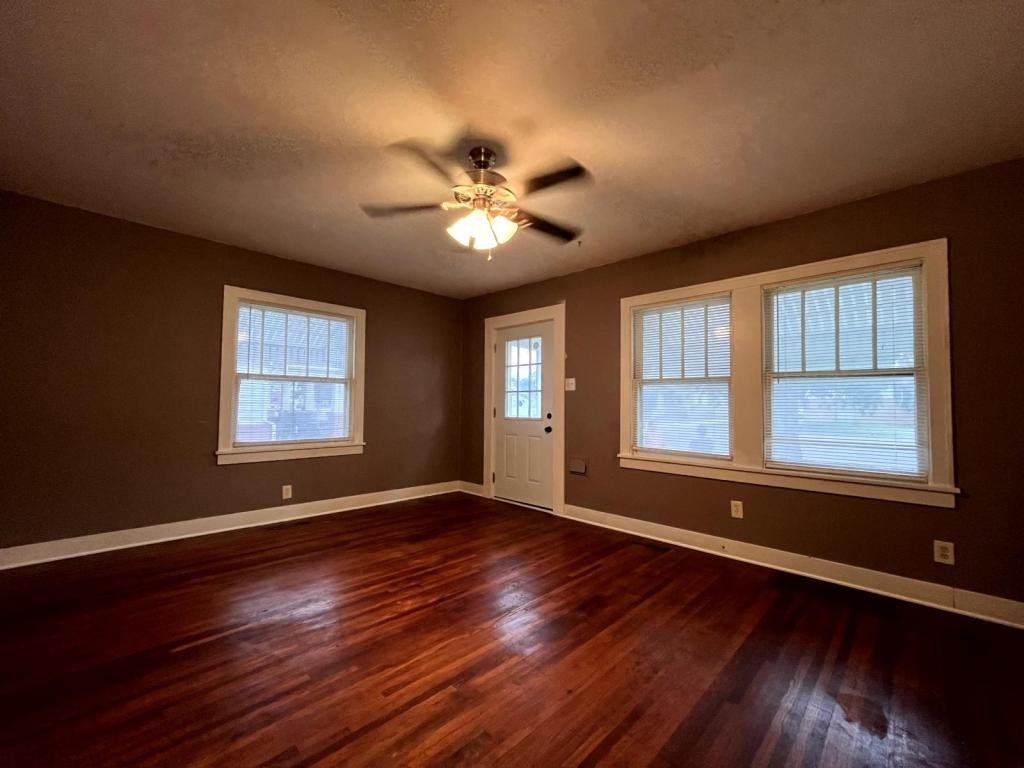 1416 N Main St - Photo 2 of 7