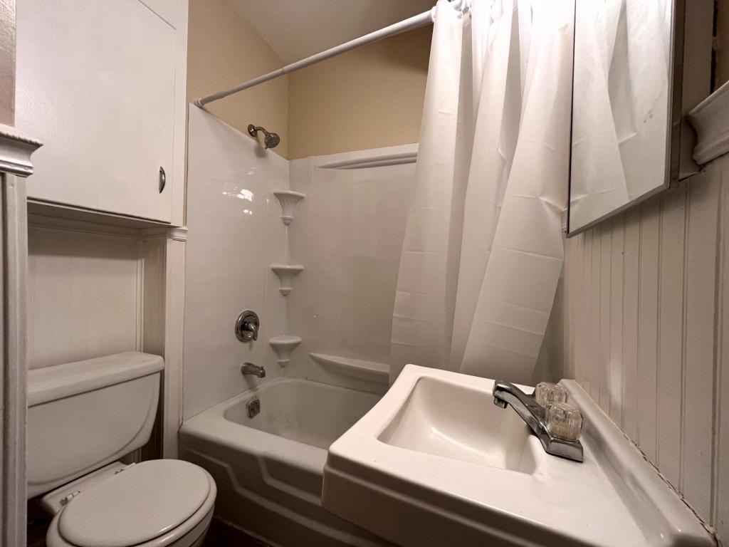 1416 N Main St - Photo 4 of 7