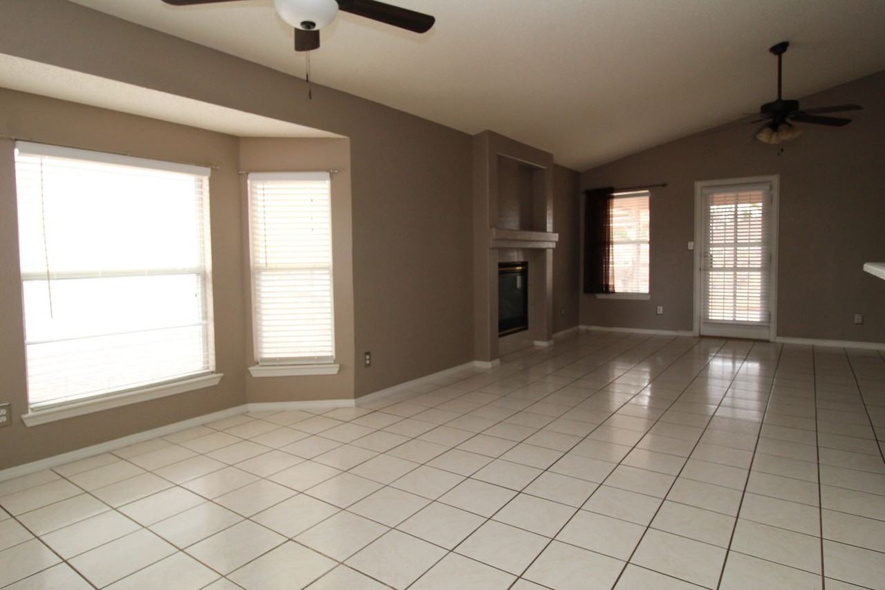 14032 Lago Seco Dr - Photo 6 of 17