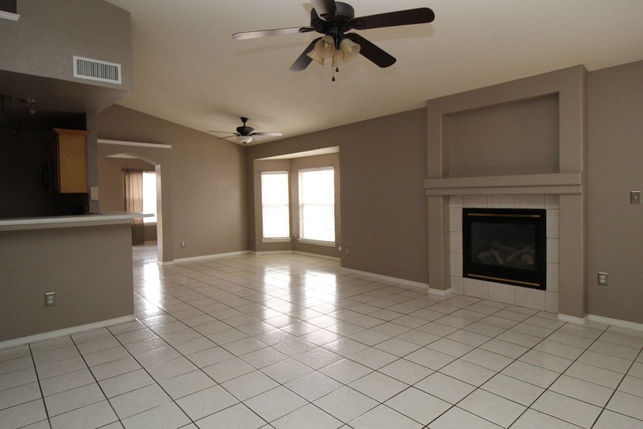 14032 Lago Seco Dr - Photo 7 of 17