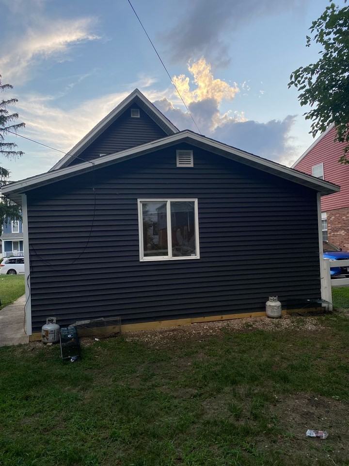 1028 N Lawrence St - Photo 4 of 36