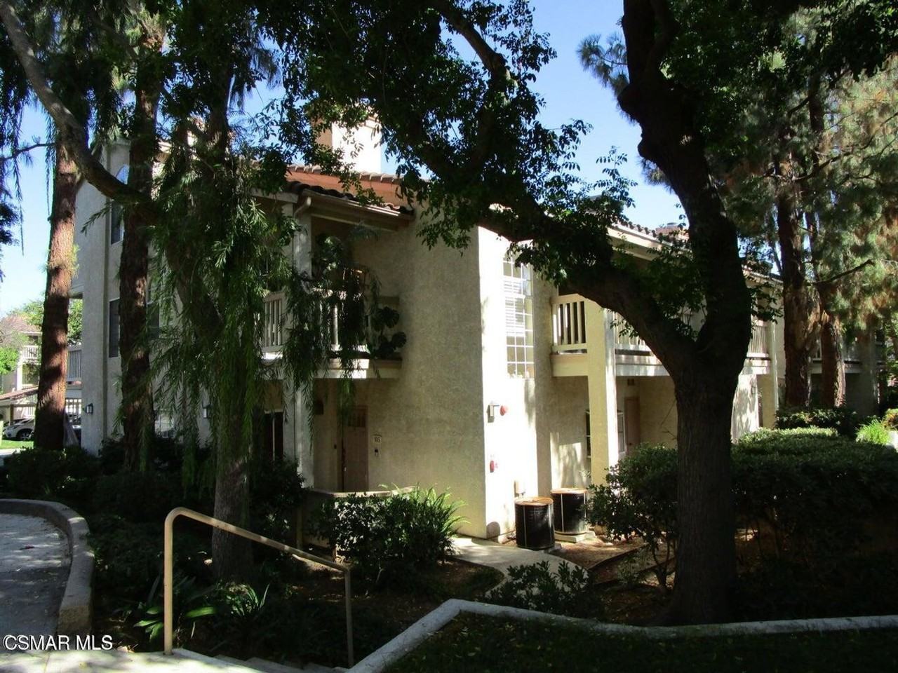 637 Indian Oak Ln #105 - Photo 2 of 19