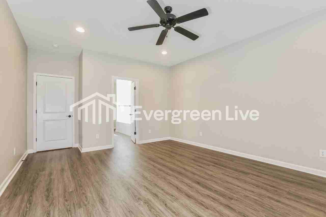 4533 Western Woods Dr - Photo 4 of 15