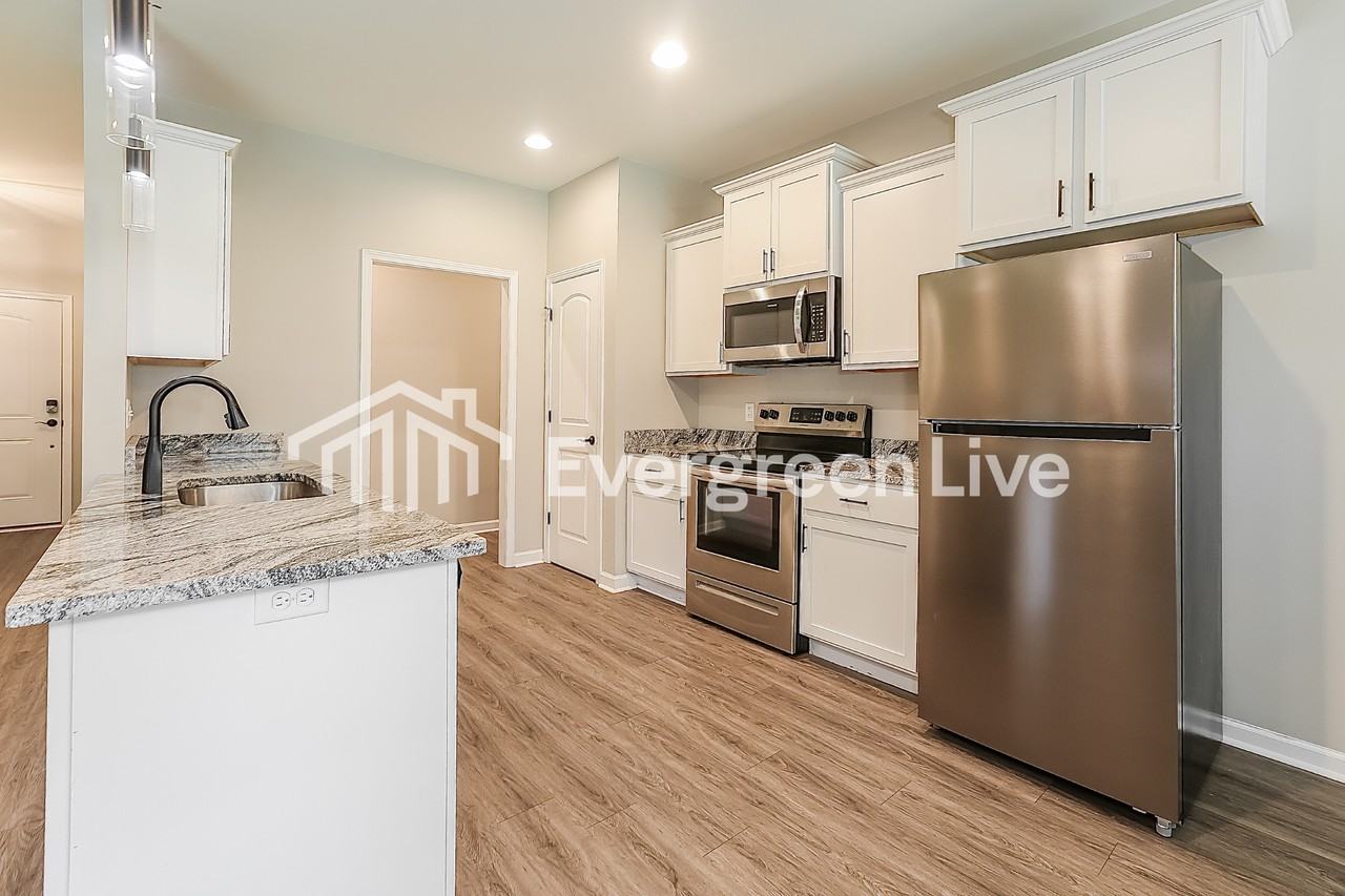 4533 Western Woods Dr - Photo 7 of 15