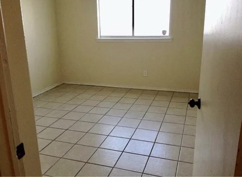 7533 Oak Chase - Photo 3 of 10