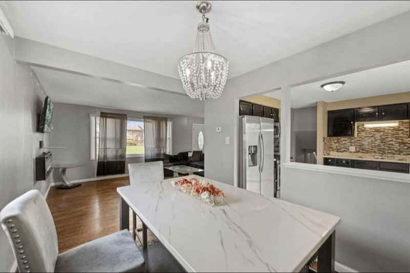 1812 217th Pl - Photo 3 of 7