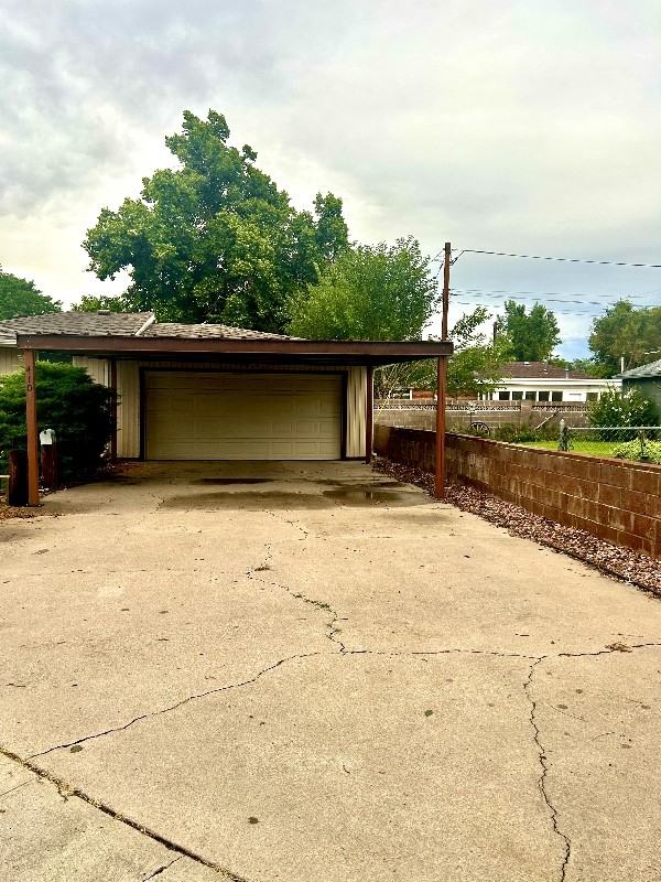 410 Kenwood Dr - Photo 2 of 2