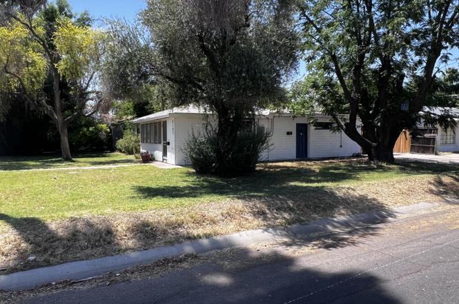 2102 W Minnezona Ave #A - Photo 2 of 10